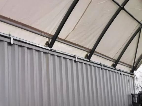 Konteineru nojume/ bez aizmugurējās sienas, ar skrūvēm/  C9x12Sk /Cena bez PVN: €3060