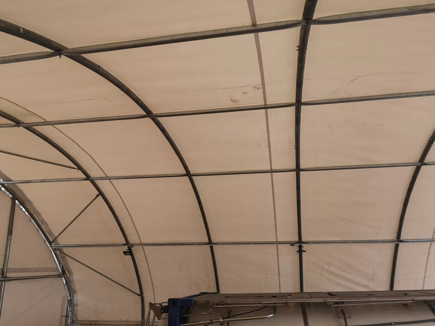 Konteineru nojume/bez aizmugurējās sienas/C12x18/Cena bez PVN: €6324